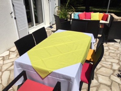 Nappe blanche 140x250 100% pol et Vert Anis 135x135 100% coton