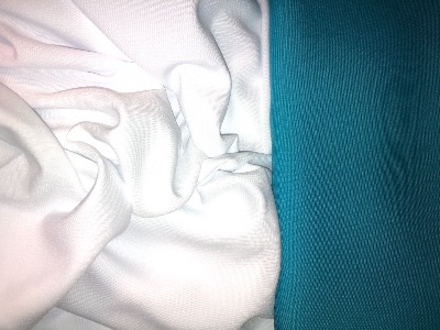 Nappe blanche 140x250 + bleu turquoise 135x135 100% pol
