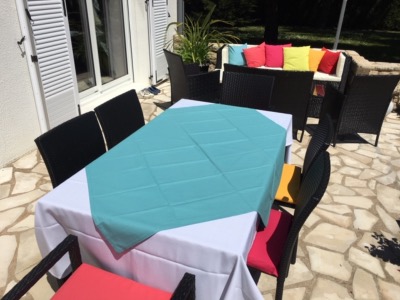 Nappe blanche 140x250 100% pol et carr�e 135x135 Turquoise 100% cot